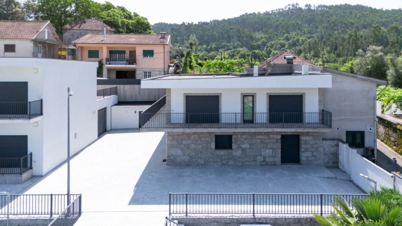 Prédio para Venda em Mosteiro Foto 8