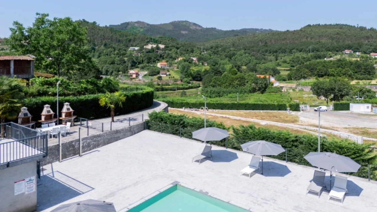 Prédio para Venda em Mosteiro Foto 11