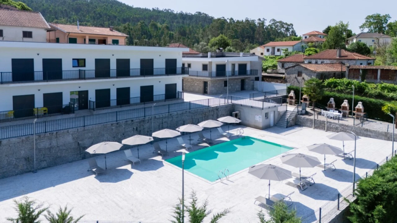 Prédio para Venda em Mosteiro Foto 5