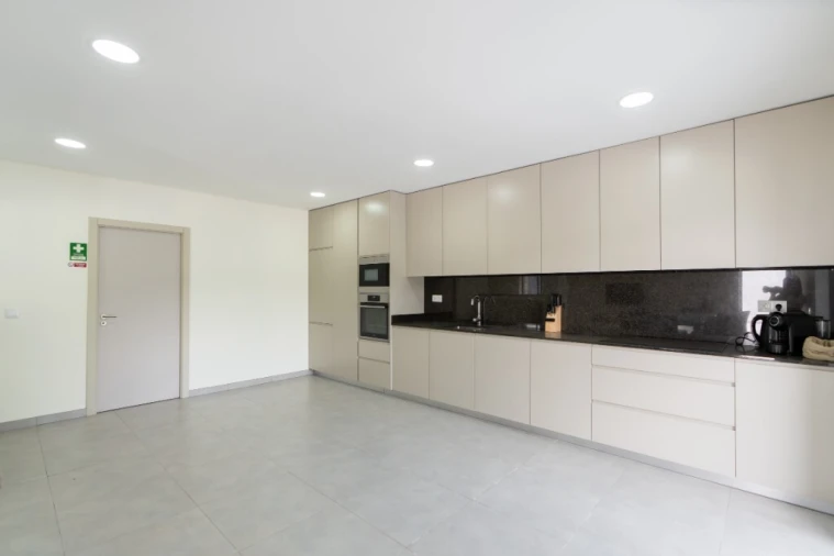 Prédio para Venda em Mosteiro Foto 56