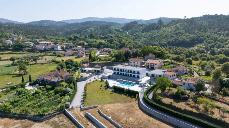 Prédio para Venda em Mosteiro Foto 2