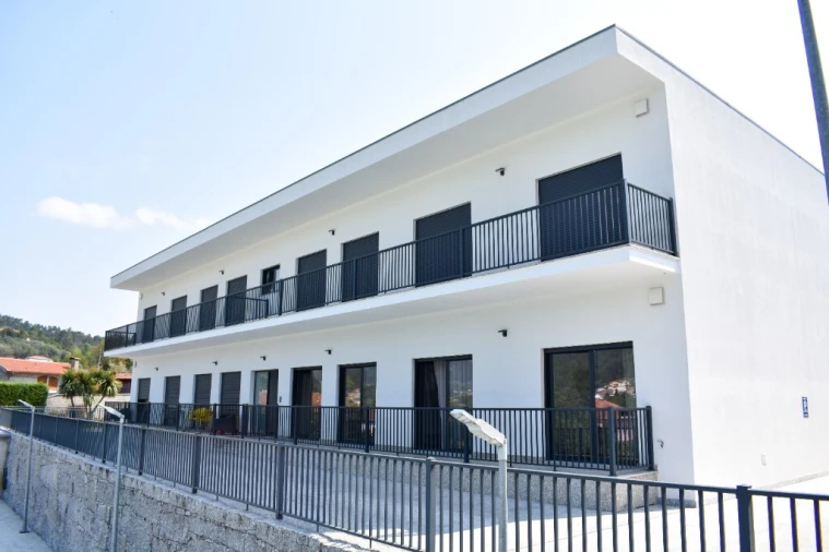 Prédio para Venda em Mosteiro Foto 14