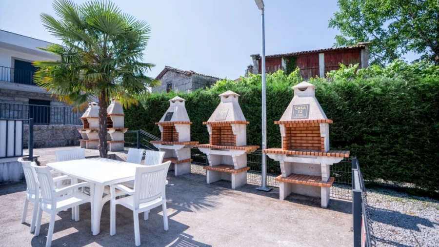 Prédio para Venda em Mosteiro Foto 96