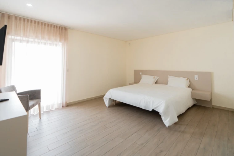 Prédio para Venda em Mosteiro Foto 70