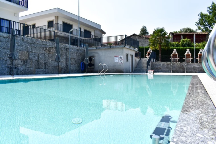 Prédio para Venda em Mosteiro Foto 18