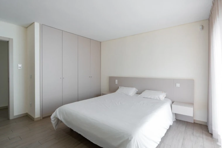 Prédio para Venda em Mosteiro Foto 79