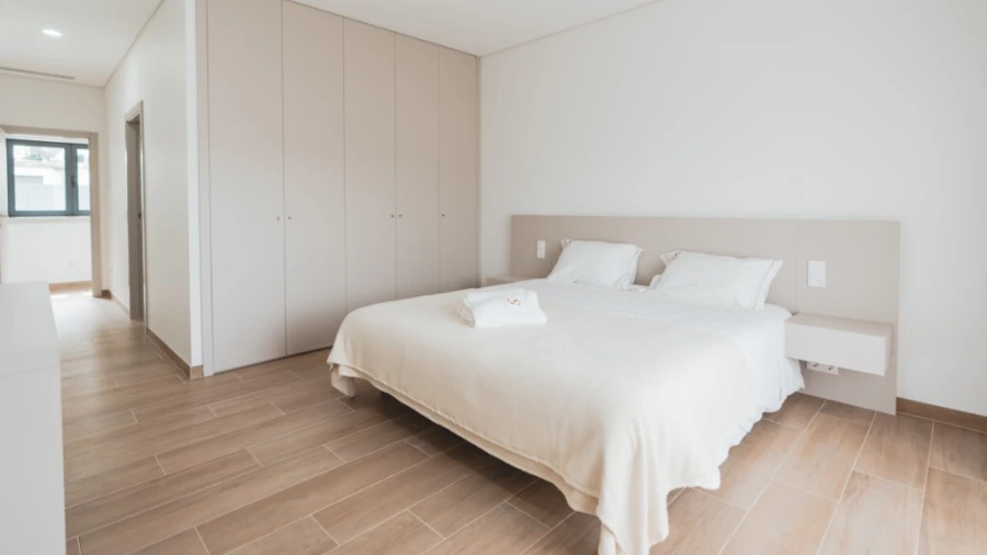 Prédio para Venda em Mosteiro Foto 40