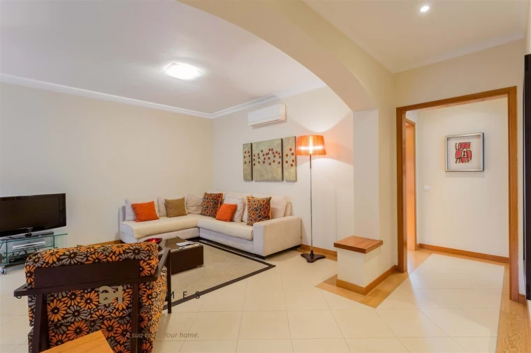 Apartamento T2 para Arrendamento em Quarteira Foto 10