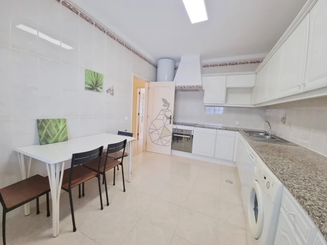Apartamento T2 para Arrendamento em Portimão Foto 4