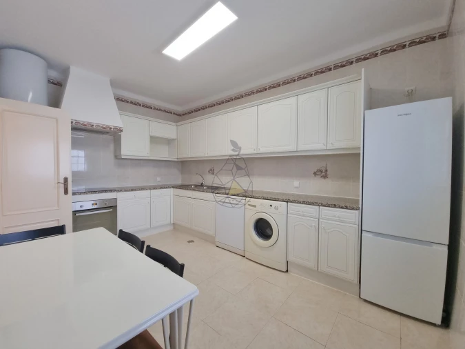 Apartamento T2 para Arrendamento em Portimão Foto 3