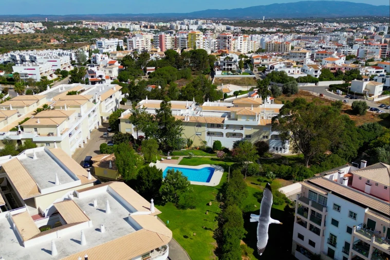 Apartamento T2 para Arrendamento em Portimão Foto 30