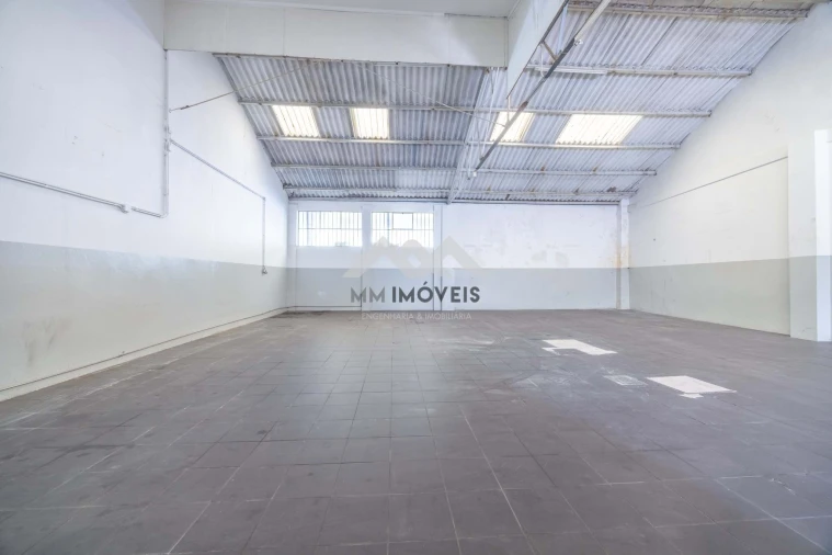 Armazém para Venda em Rio Tinto Foto 6