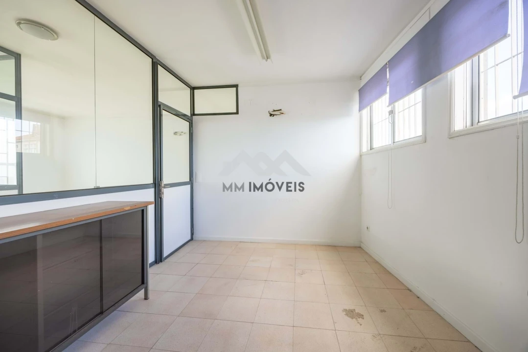 Armazém para Venda em Rio Tinto Foto 13