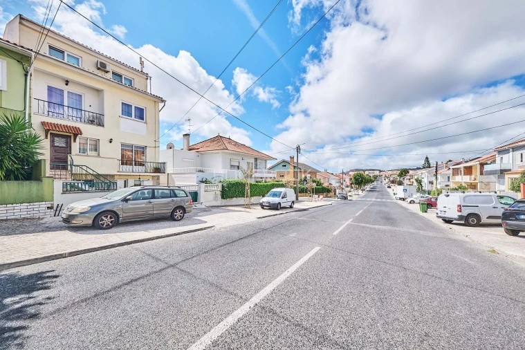 Moradia T5 para Venda em Algueirão-Mem Martins Foto 3