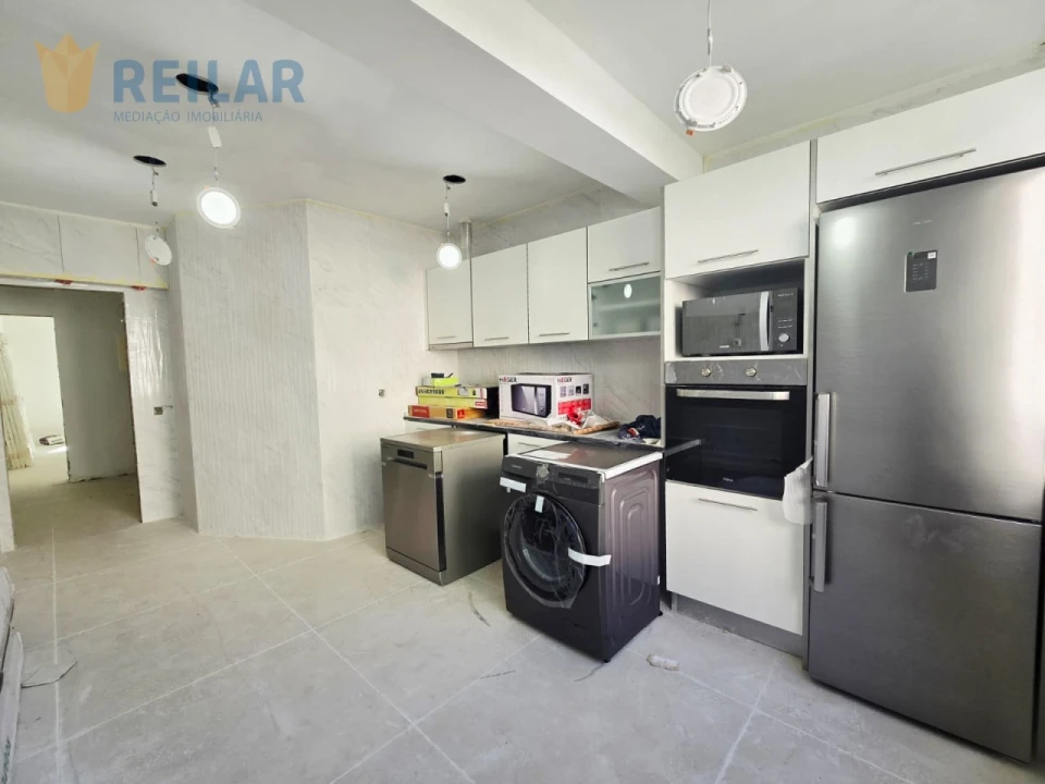 Apartamento T4 para Venda em Póvoa de Santa Iria e Forte da Casa Foto 3