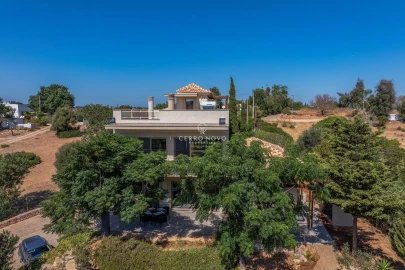 Moradia T5 para Venda em Albufeira e Olhos de Água