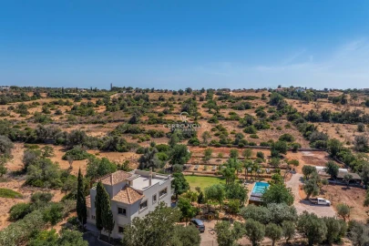 Moradia T5 para Venda em Albufeira e Olhos de Água