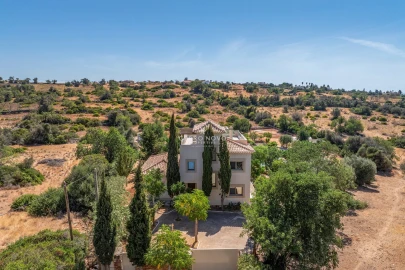 Moradia T5 para Venda em Albufeira e Olhos de Água