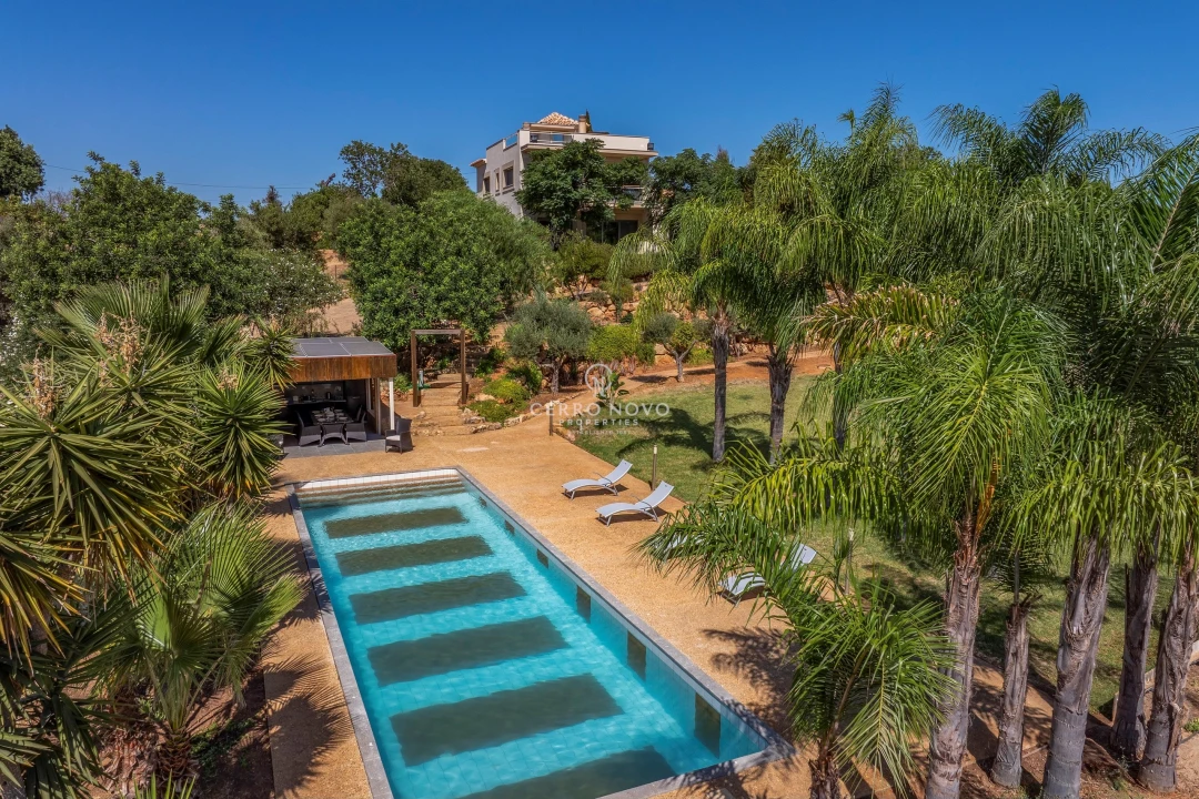 Moradia T5 para Venda em Albufeira e Olhos de Água Foto 1