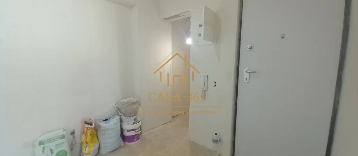 Apartamento T2 para Venda em Carregado e Cadafais Foto 14
