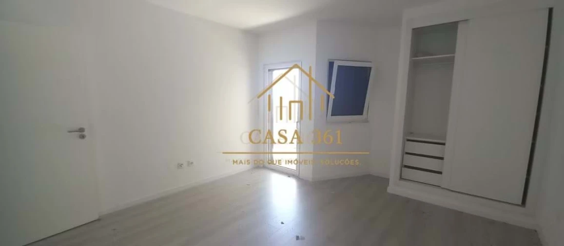 Apartamento T4 para Venda em Castanheira do Ribatejo e Cachoeiras Foto 9