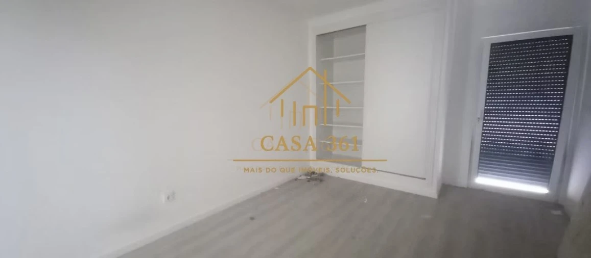 Apartamento T4 para Venda em Castanheira do Ribatejo e Cachoeiras Foto 7