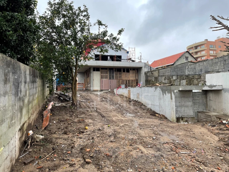 Moradia T5 para Venda em Mafamude e Vilar do Paraíso Foto 3