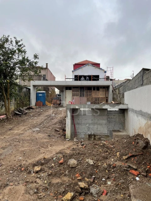 Moradia T5 para Venda em Mafamude e Vilar do Paraíso