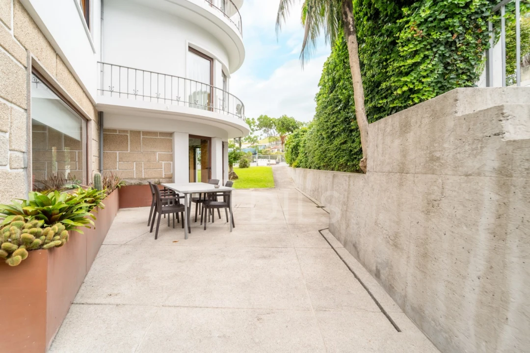 Moradia T10 para Venda em Lordelo do Ouro e Massarelos Foto 4