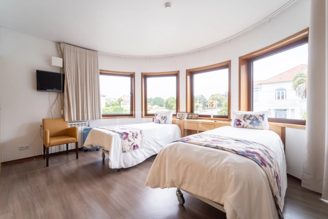 Moradia T10 para Venda em Lordelo do Ouro e Massarelos Foto 10