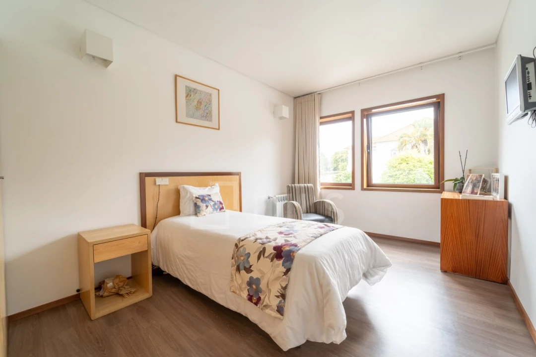 Moradia T10 para Venda em Lordelo do Ouro e Massarelos Foto 12