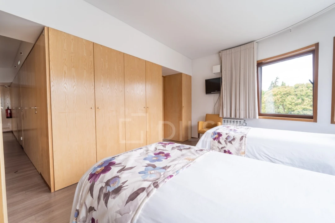 Moradia T10 para Venda em Lordelo do Ouro e Massarelos Foto 22