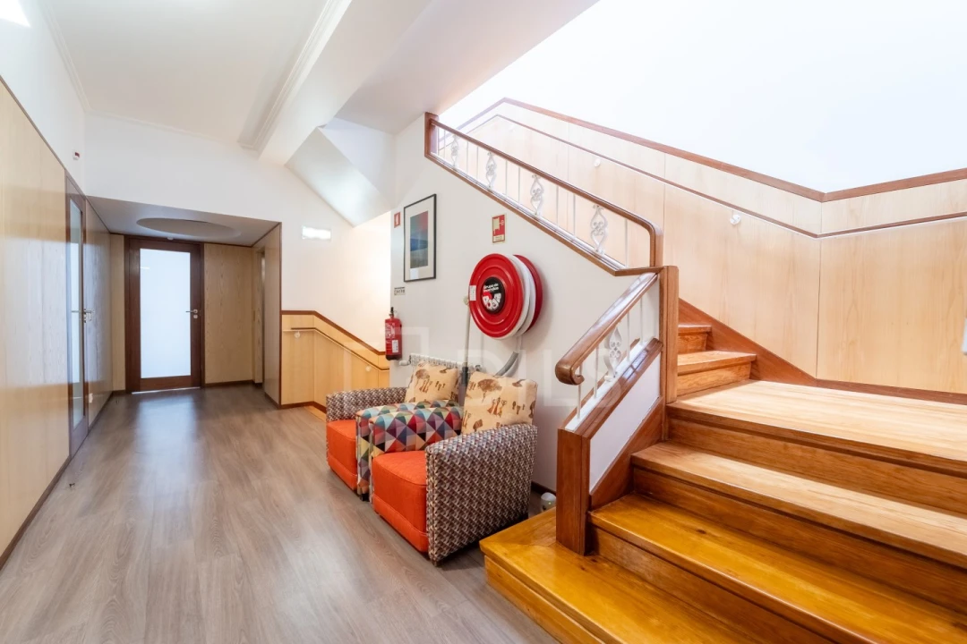 Moradia T10 para Venda em Lordelo do Ouro e Massarelos Foto 37