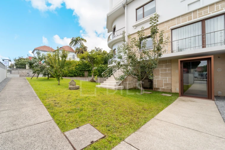 Moradia T10 para Venda em Lordelo do Ouro e Massarelos Foto 2