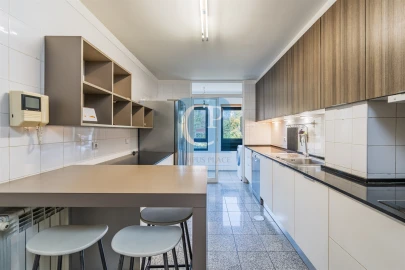Apartamento T3 para Arrendamento em Aldoar, Foz do Douro e Nevogilde
