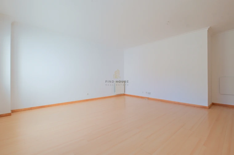 Apartamento T1 para Venda em São Domingos de Rana Foto 7