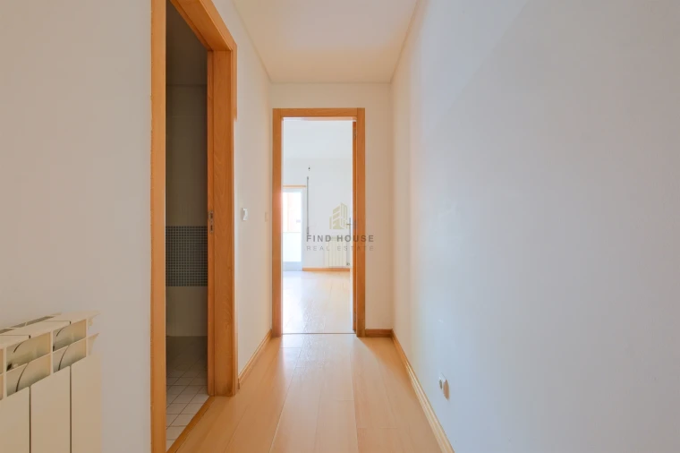 Apartamento T1 para Venda em São Domingos de Rana Foto 12