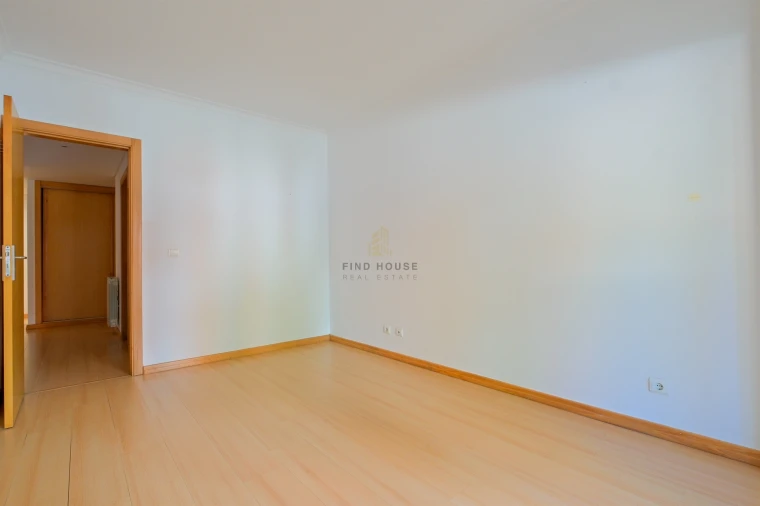 Apartamento T1 para Venda em São Domingos de Rana Foto 16