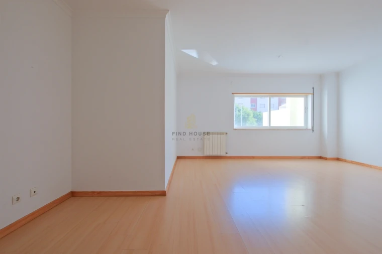 Apartamento T1 para Venda em São Domingos de Rana Foto 4
