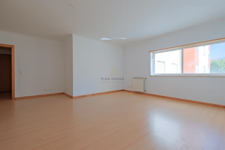 Apartamento T1 para Venda em São Domingos de Rana Foto 5