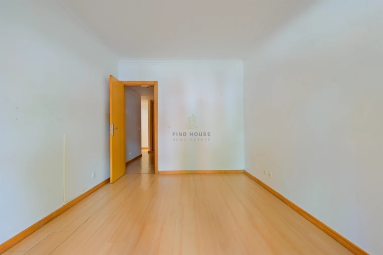 Apartamento T1 para Venda em São Domingos de Rana Foto 15