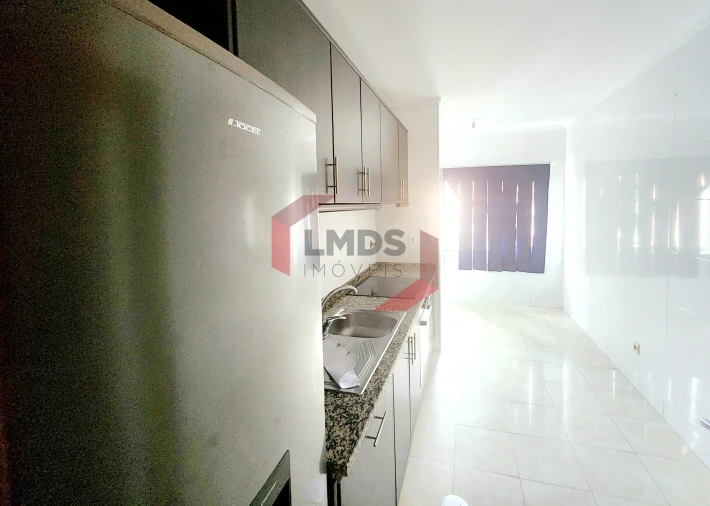 Apartamento T2 para Venda em Canelas Foto 17