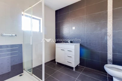 Moradia T3 para Venda em Colmeias e Memória
