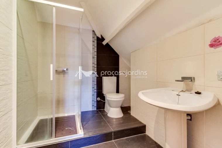 Moradia T3 para Venda em Colmeias e Memória Foto 10