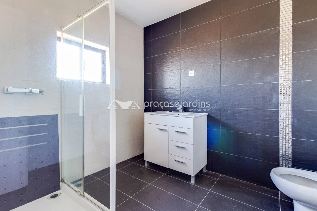 Moradia T3 para Venda em Colmeias e Memória Foto 11