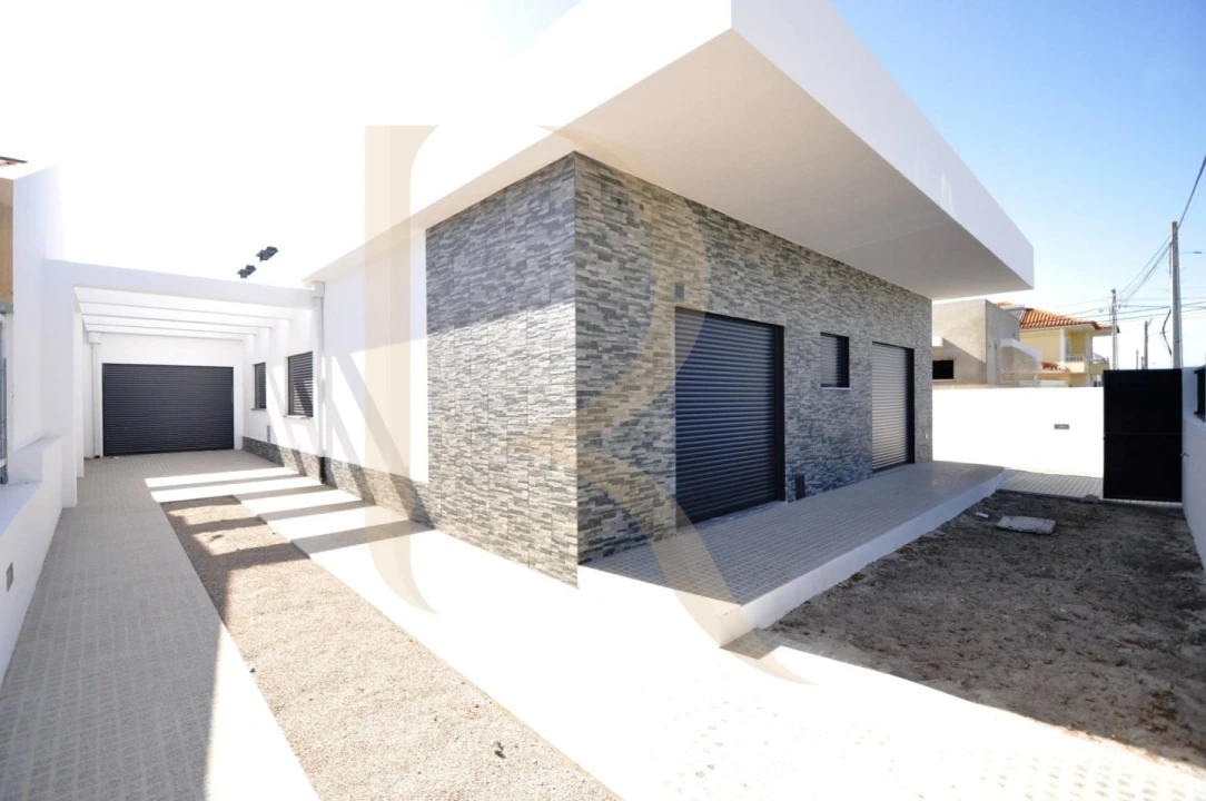 Moradia T4 para Venda em Fernao Ferro Foto 1