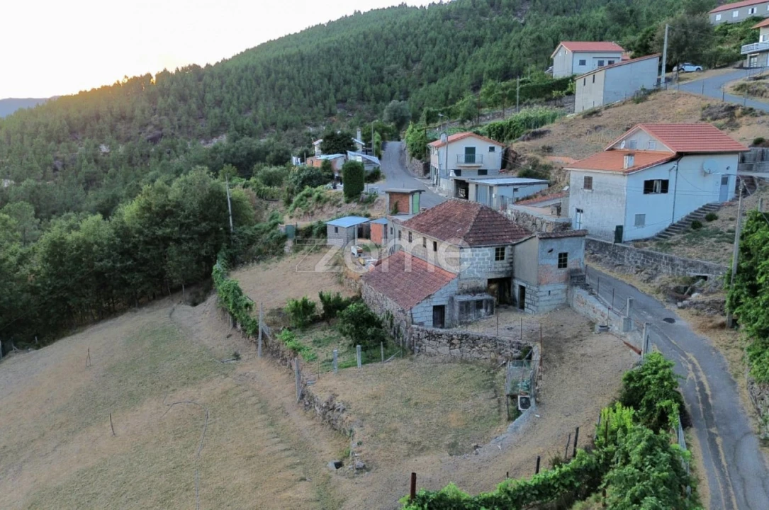 Moradia T3 para Venda em Covelo do Geres Foto 4