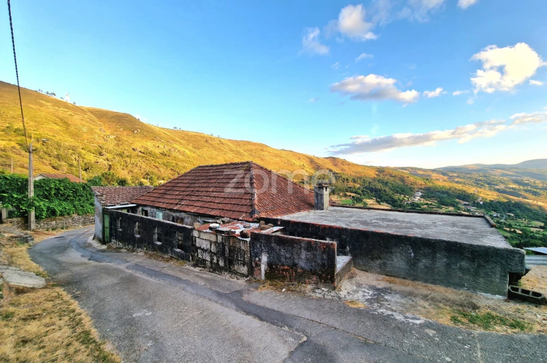 Moradia T3 para Venda em Covelo do Geres Foto 17