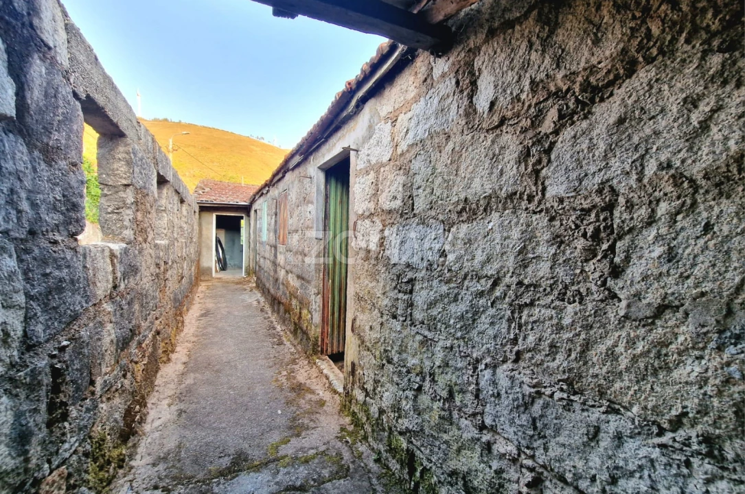 Moradia T3 para Venda em Covelo do Geres Foto 26