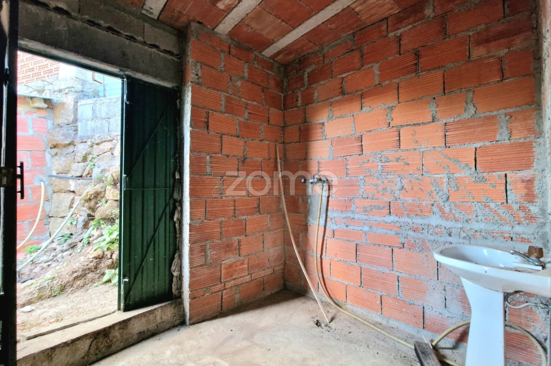 Moradia T3 para Venda em Covelo do Geres Foto 31